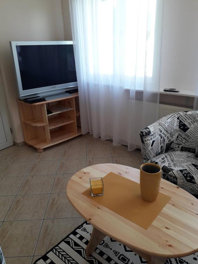 Golden Apartman Apartment Tiszafured Bagian luar foto