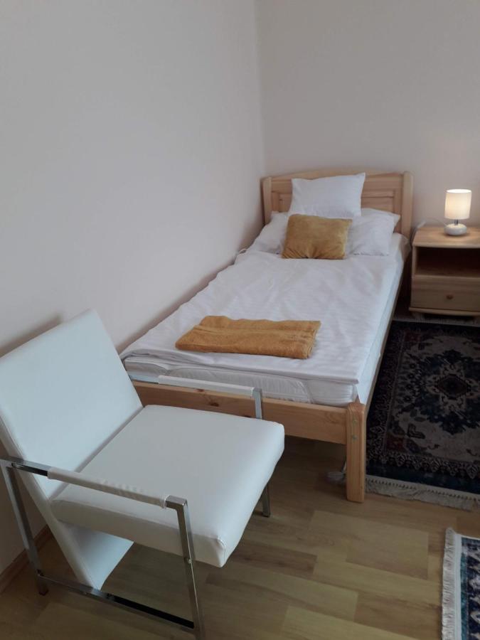 Golden Apartman Apartment Tiszafured Bagian luar foto