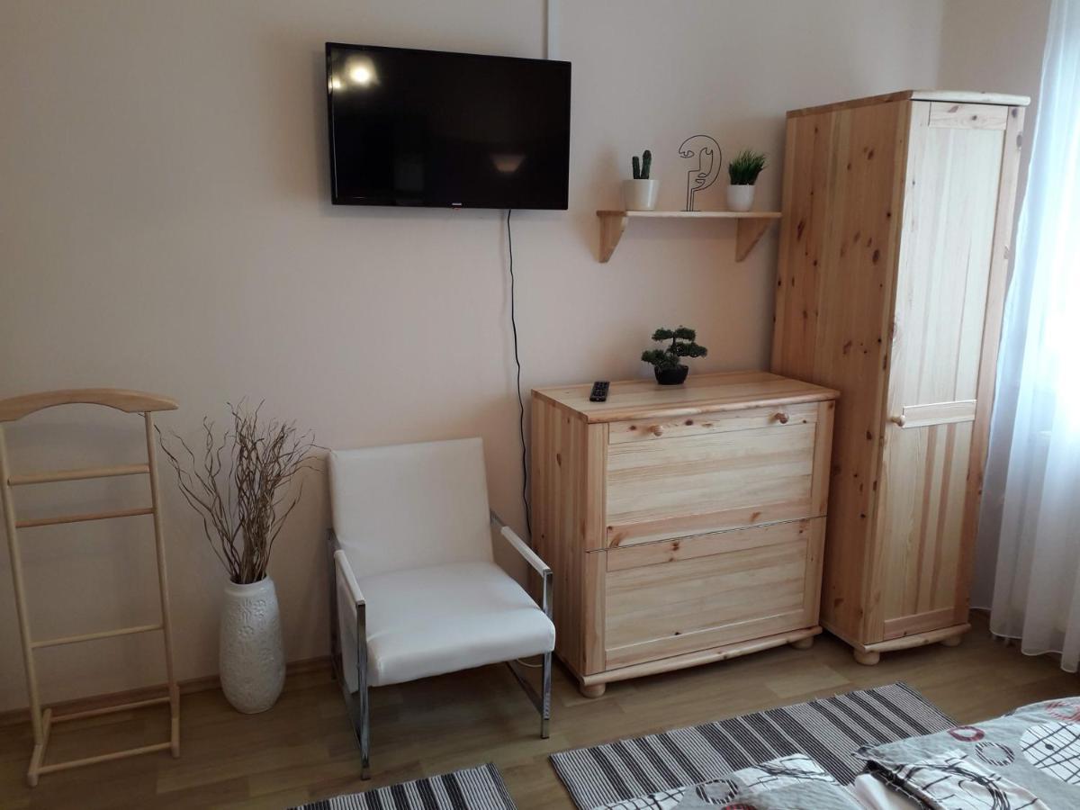 Golden Apartman Apartment Tiszafured Bagian luar foto