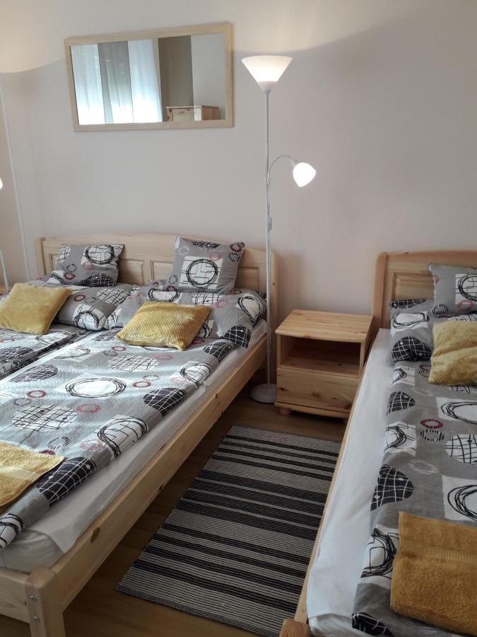 Golden Apartman Apartment Tiszafured Bagian luar foto